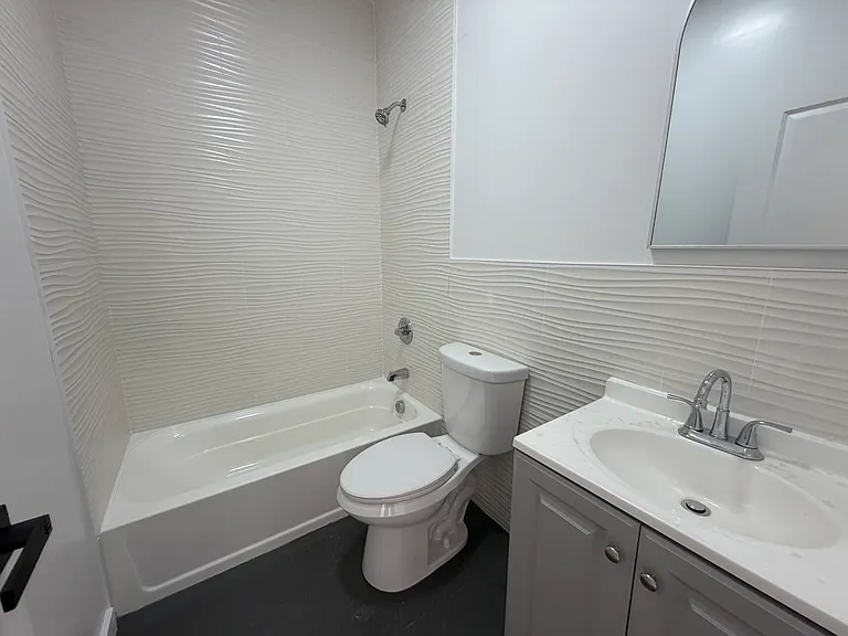 181 Woodside Ave #3R — Photo 6