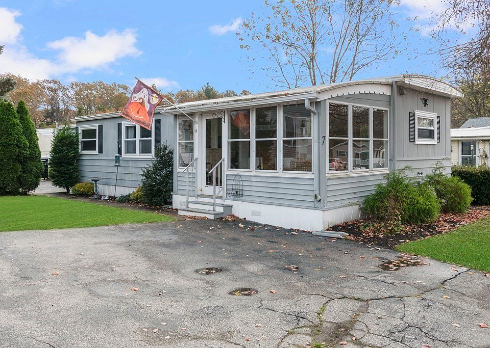 1st image of 7 Garden Ln
