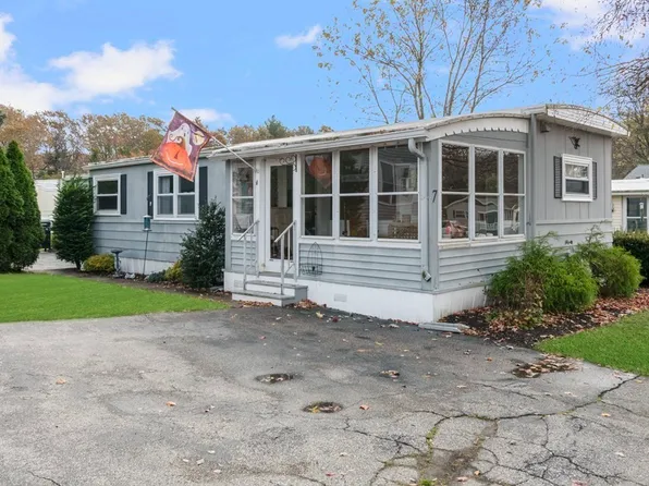 7 Garden Ln, Plainville, MA 02762