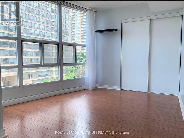 33 Elm Dr W #405 — Photo 4