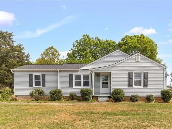 5825 Reynolda Rd, Winston Salem, NC 27106