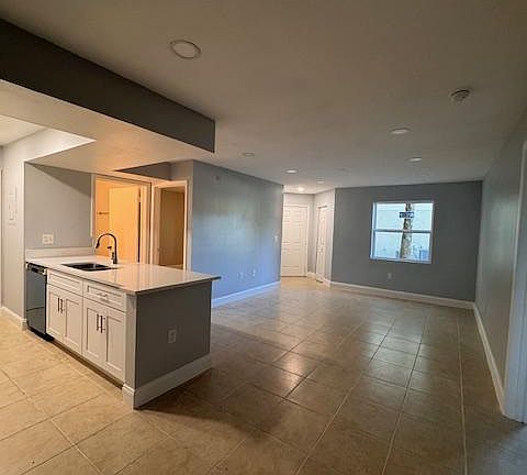 4th image of 3032 Parkway Blvd