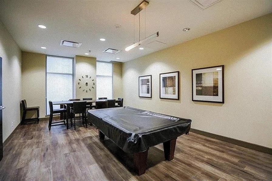 2 bed, 744 sqft, $2,300 — Photo 4