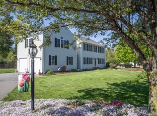 43 Woodlawn St, Middleboro, MA 02346