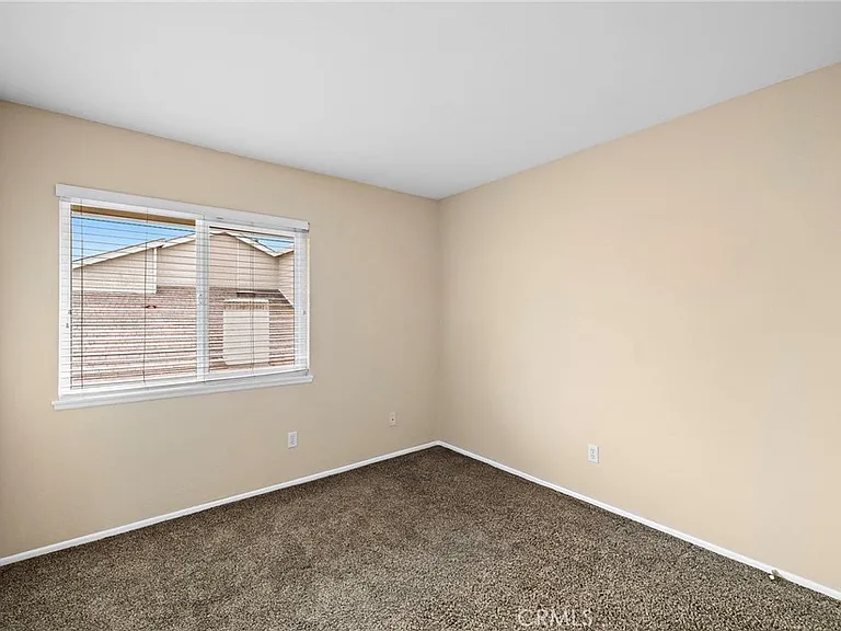 21 Cresthaven — Photo 15