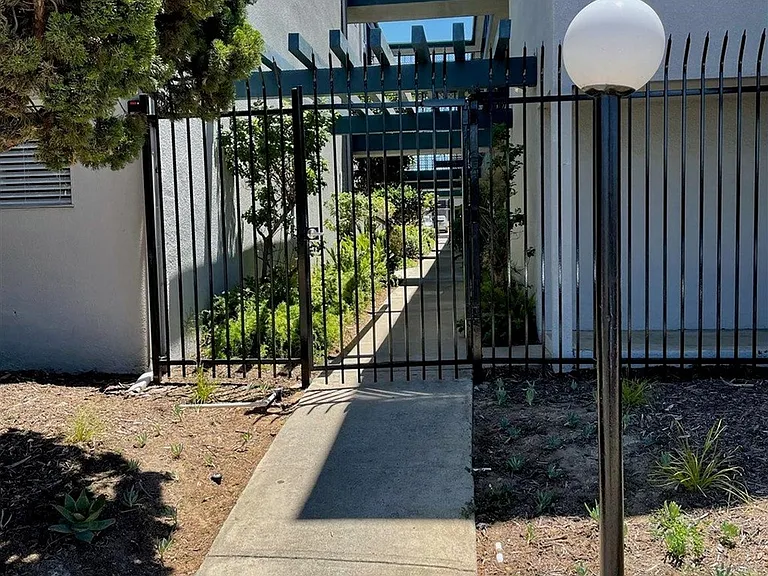4875 Cole St — Photo 4