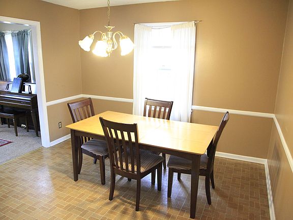 4th image of 2414 Knickerbocker Dr