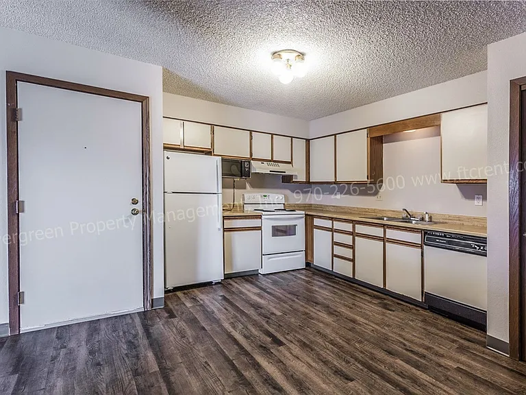 348 Terri Dr — Photo 9