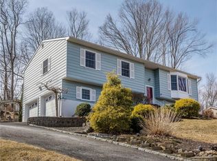 16 Eastview Dr, New Fairfield, CT 06812