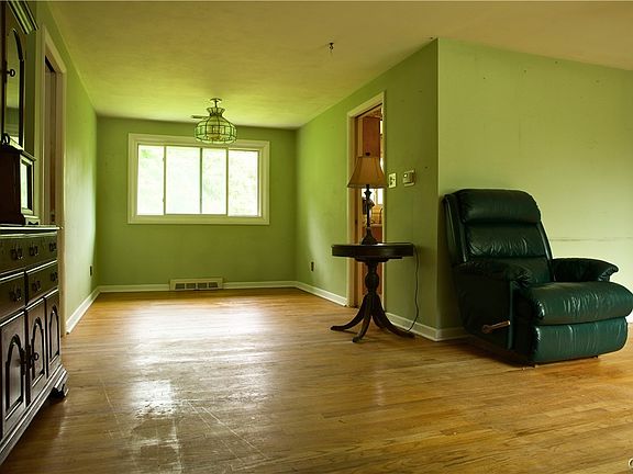 4th image of 105 Haddonfield Pl
