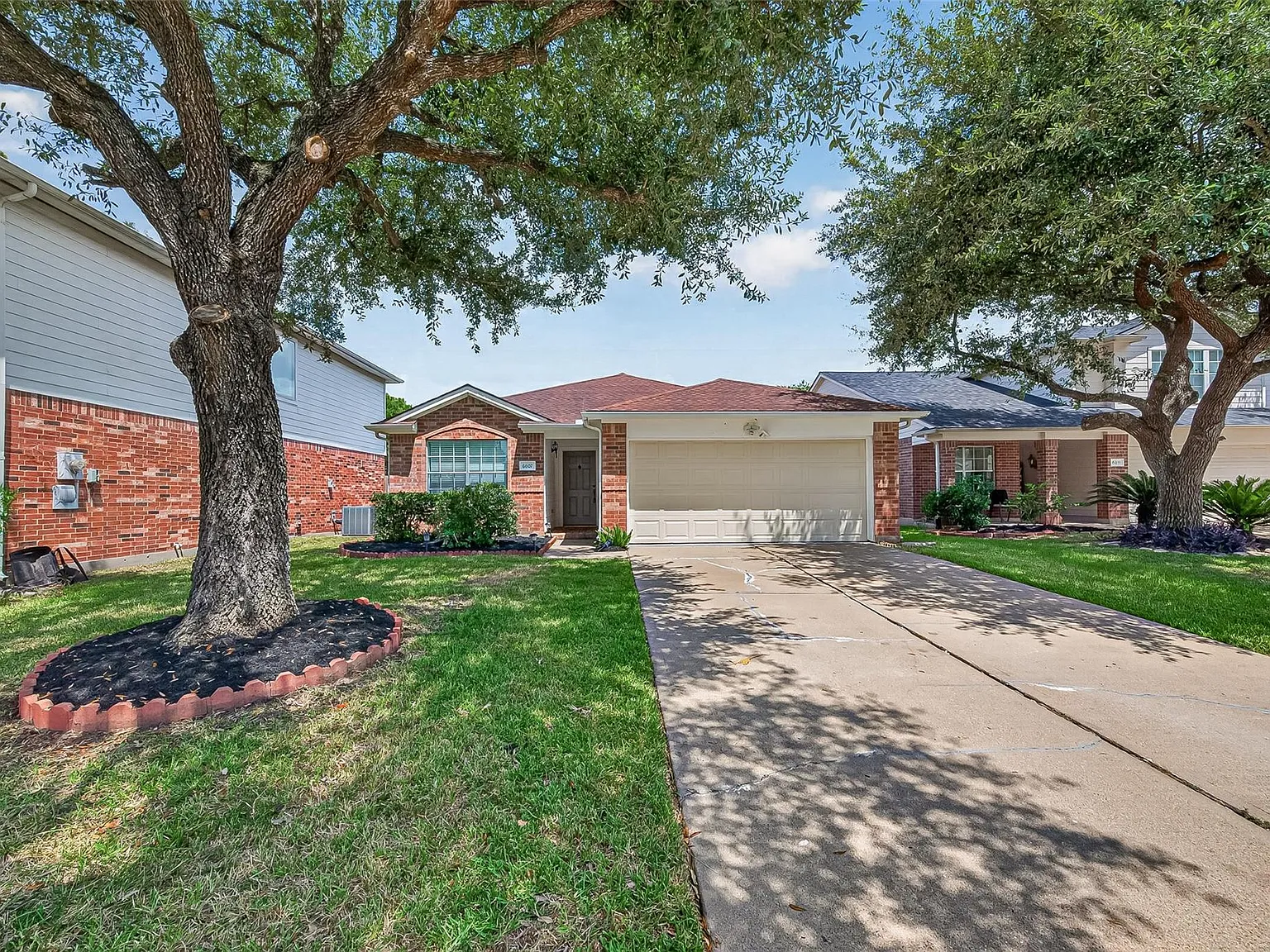 3 bed, 2.0 bath, 1717 sqft, $2,000 — Photo 2