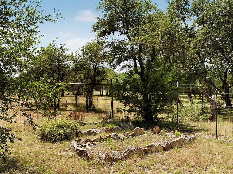 2591 Spring Valley Dr — Photo 33