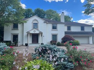 49 Renaud Rd, Grosse Pointe Shores, MI 48236