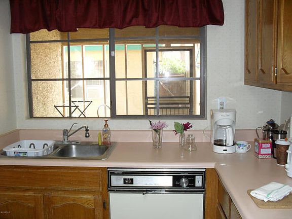 3rd image of 225 W 1st St Unit 102