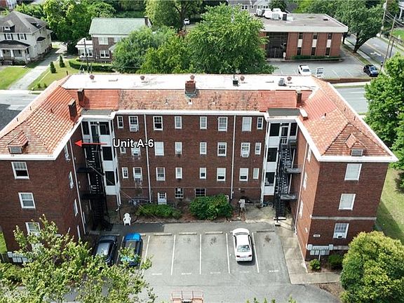 2nd image of 904 W Market St
