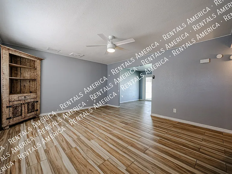 15851 N 23rd St — Photo 5