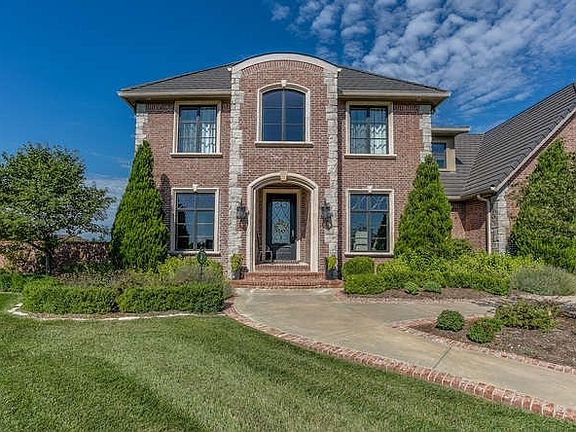 3rd image of 1401 E Juniper Crest Ct