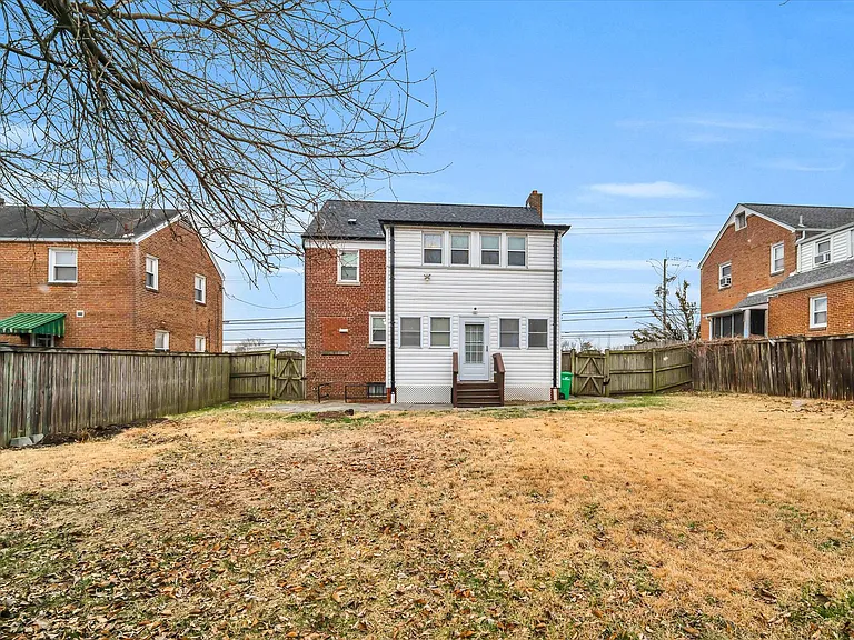 1002 Chillum Rd — Photo 2
