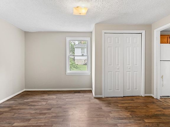 4th image of 208 Mill St