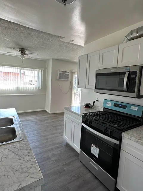 2 bed, 930 sqft, $2,450 — Photo 4