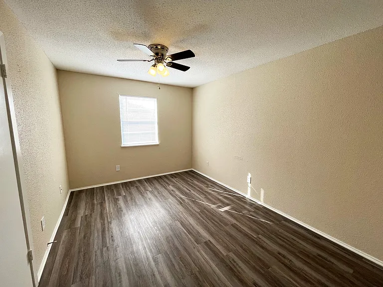 Anderson Point Apartments — Photo 25