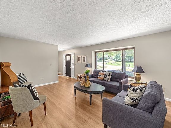 3rd image of 7643 Oakridge Dr