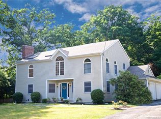 18 Lagana Ln, Norwalk, CT 06850