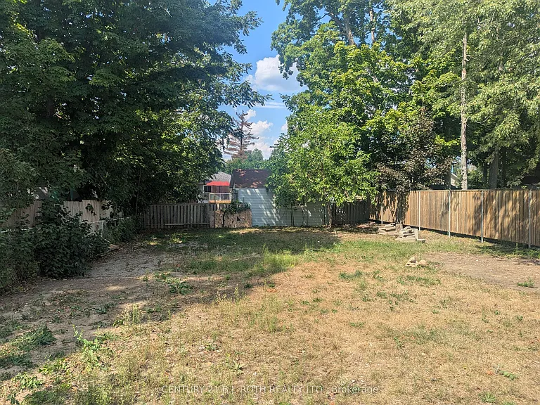 756 Hastings Ave — Photo 16