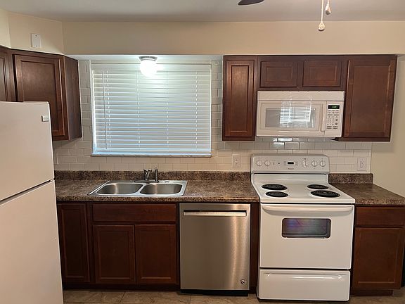5th image of 309 Avenue H St
