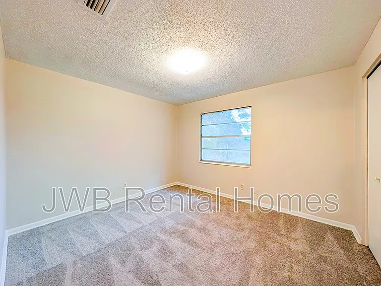 520 Clermont Ave S — Photo 7