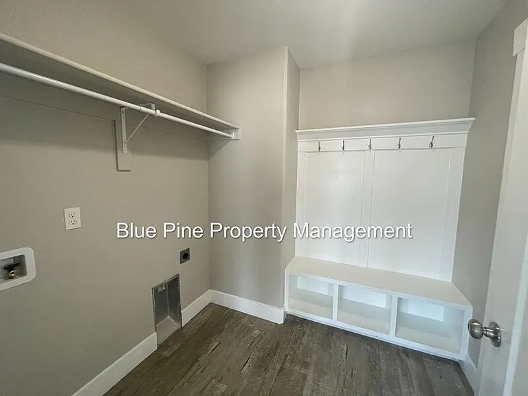 1924 Harrington Cir — Photo 8