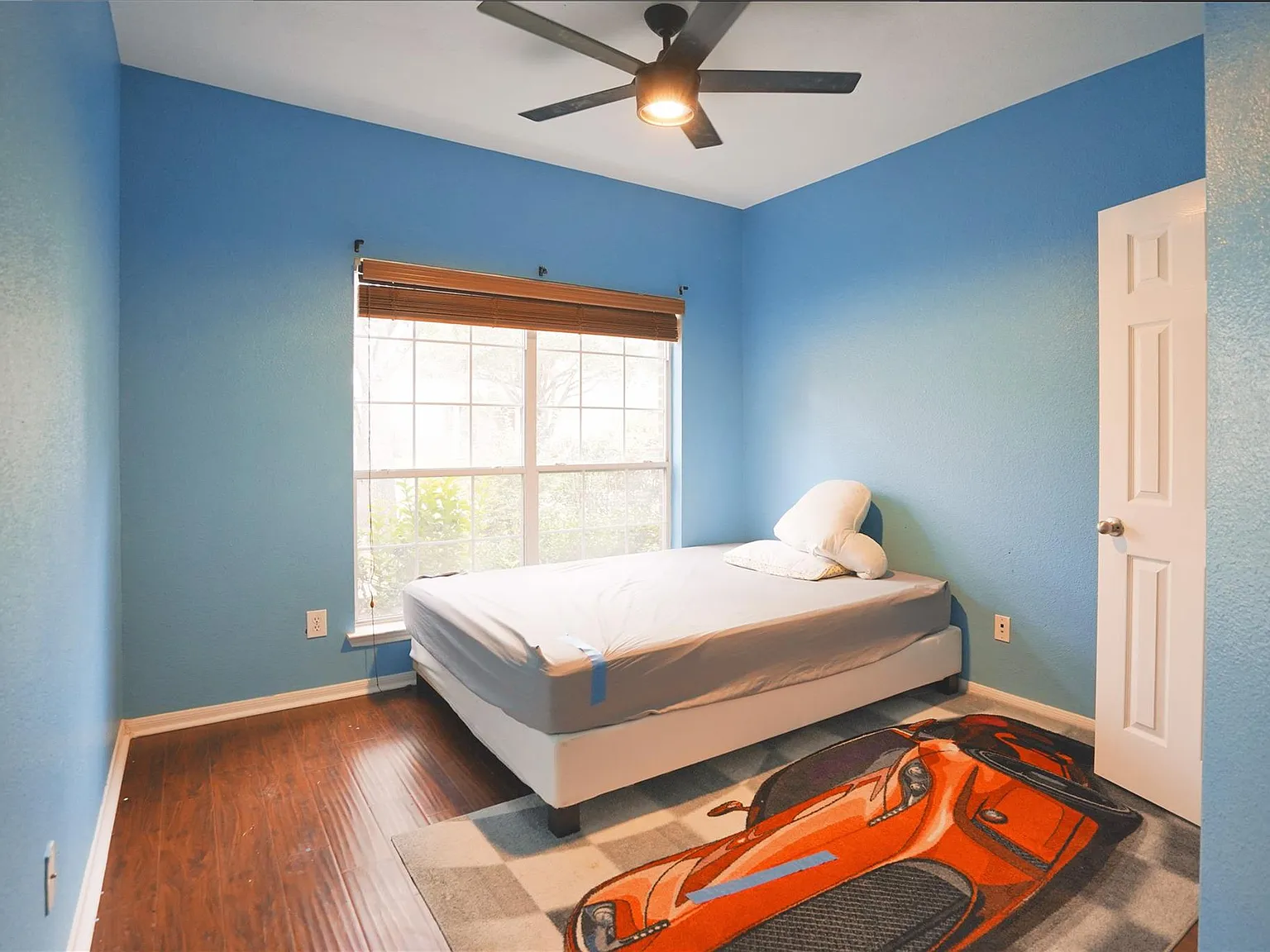 3 bed, 2.0 bath, 1397 sqft, $2,100 — Photo 4