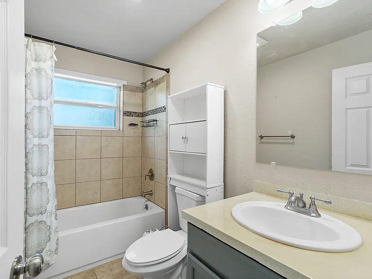 705 W 3rd St — Photo 24