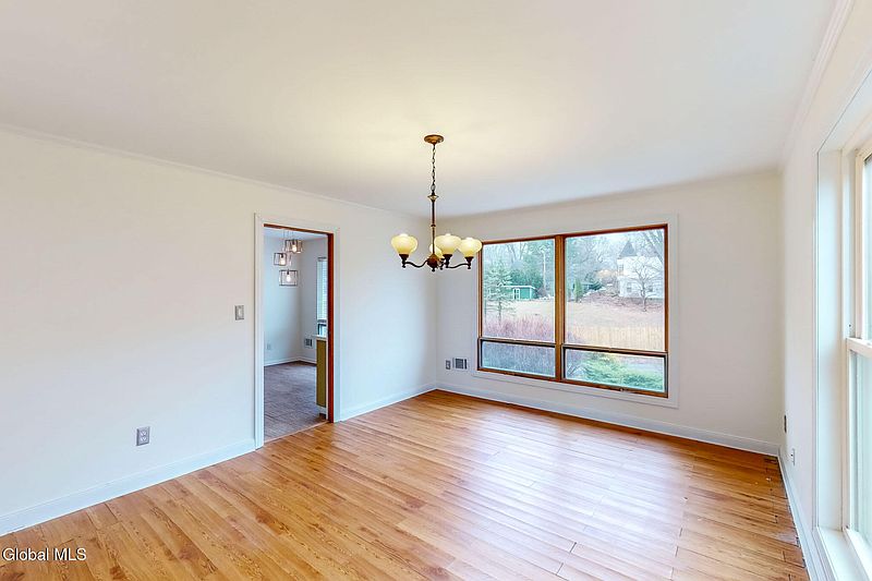 5th image of 31 Freeman Road