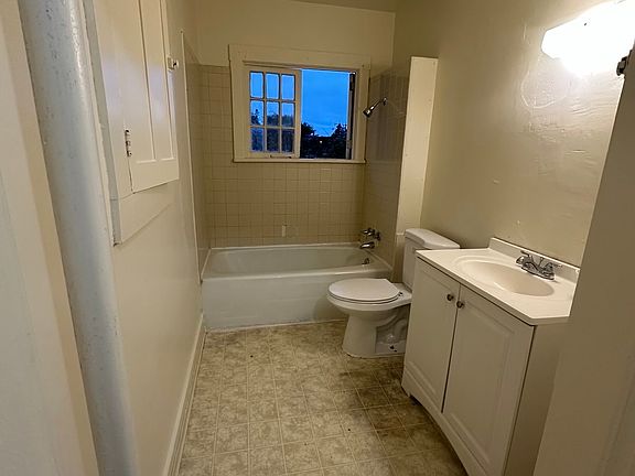 4th image of 316 N H St #206