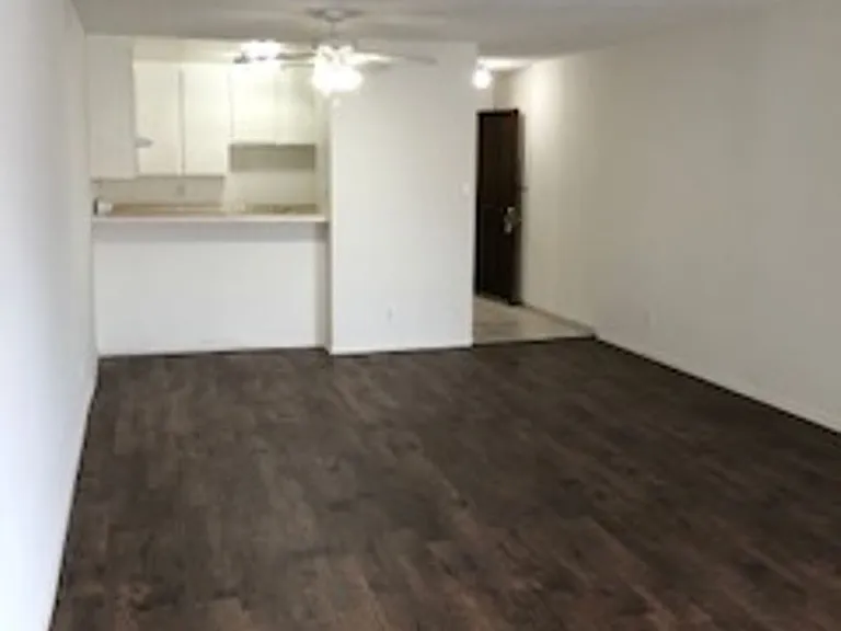 1820 S Bentley Ave — Photo 6