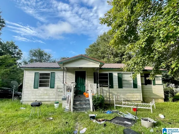 905 Willow Ln, Adamsville, AL 35005