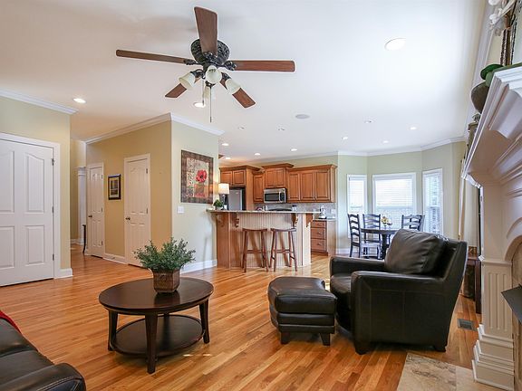 3rd image of 1317 Saint Ives Ct
