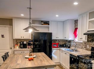 30 & 32 W Skyland Cir, Asheville, NC 28804