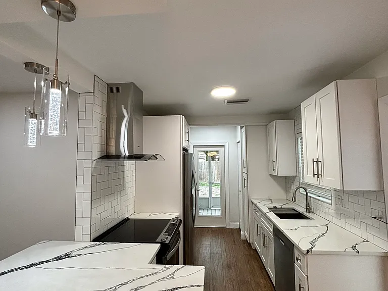3911 W Rogers Ave — Photo 4