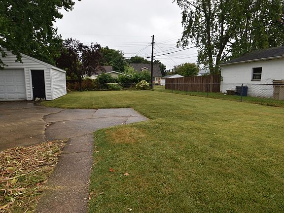 2nd image of 2210 E Rockne Dr