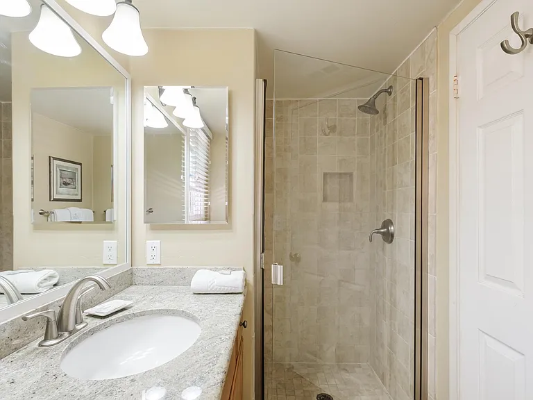 734 Jersey Ct — Photo 7