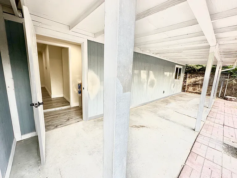 1103 N Maple St — Photo 29