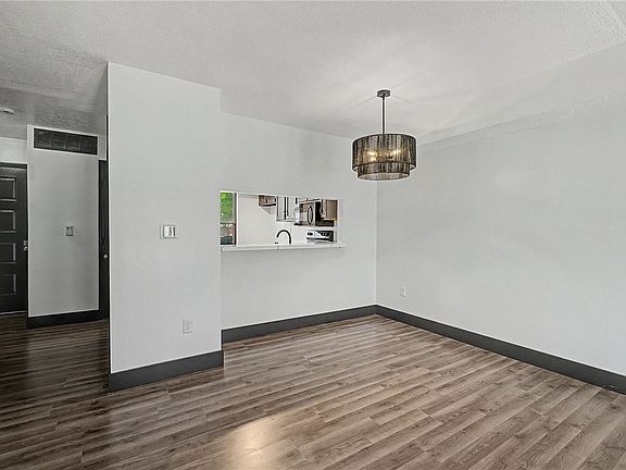 4th image of 5562 Cobblegate Dr