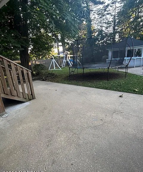 682 Woodgate Ave — Photo 11