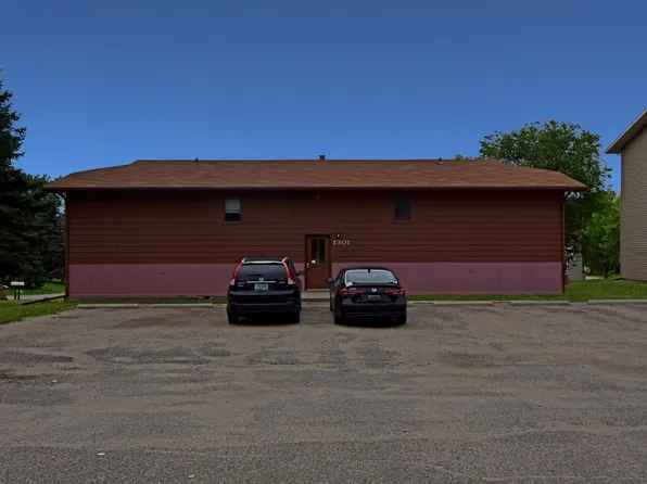 1301 Golden Valley Ln, Minot, ND 58703