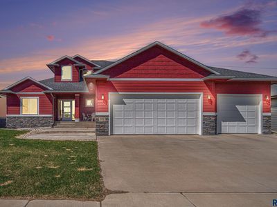 301 N Sugar Leaf Ln, Sioux Falls, SD, 57110
