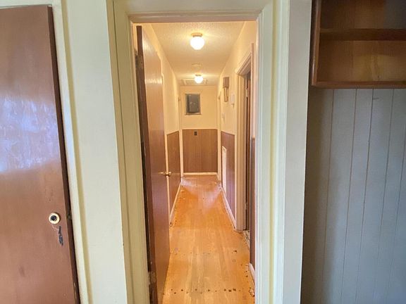 3rd image of 4902 Basswood Dr