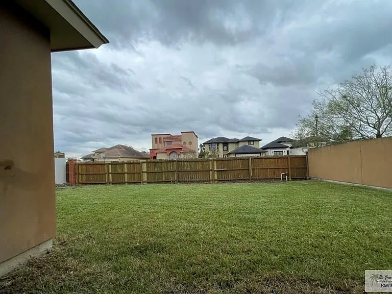 2459 Salerno Dr — Photo 2