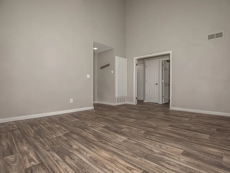 Peartree Apartments — Photo 42